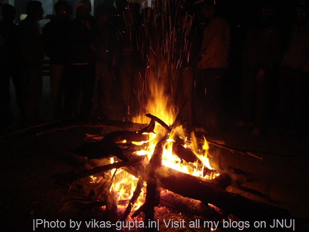 Bonfire photos, JNU, Sabarmati Hostel